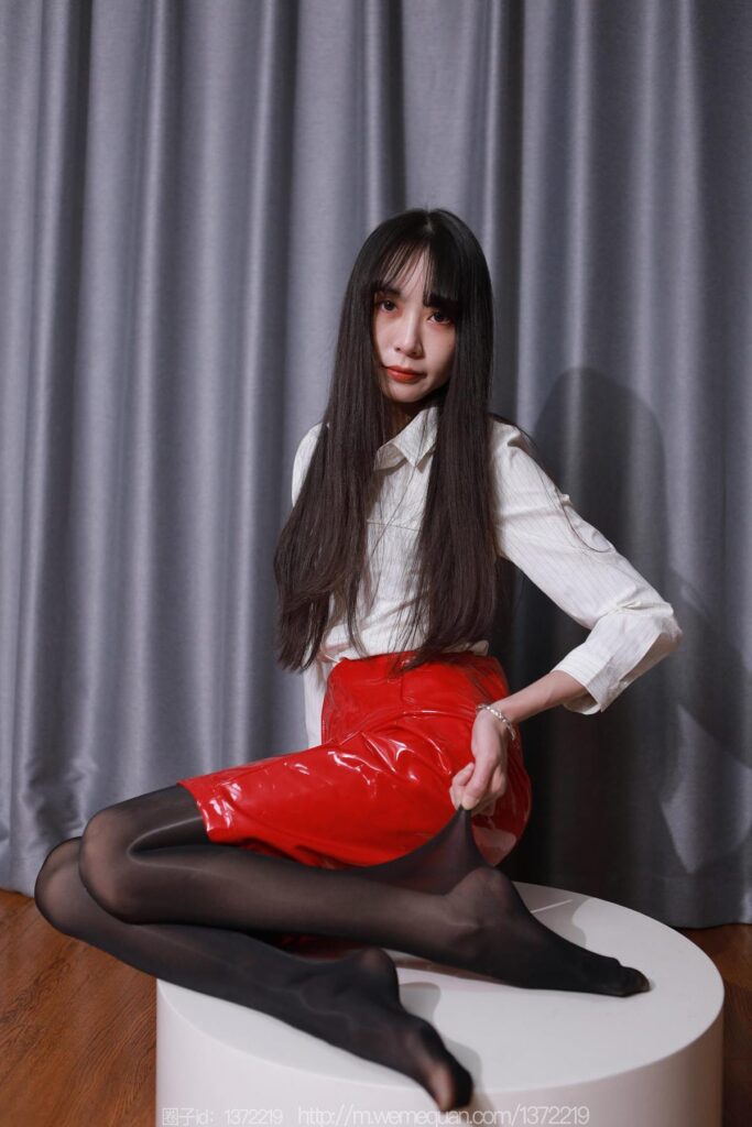 [IESS异思趣向] 2022.12.25 丝享家 1309 团团《红色姓感漆皮》[89P/96MB]插图3