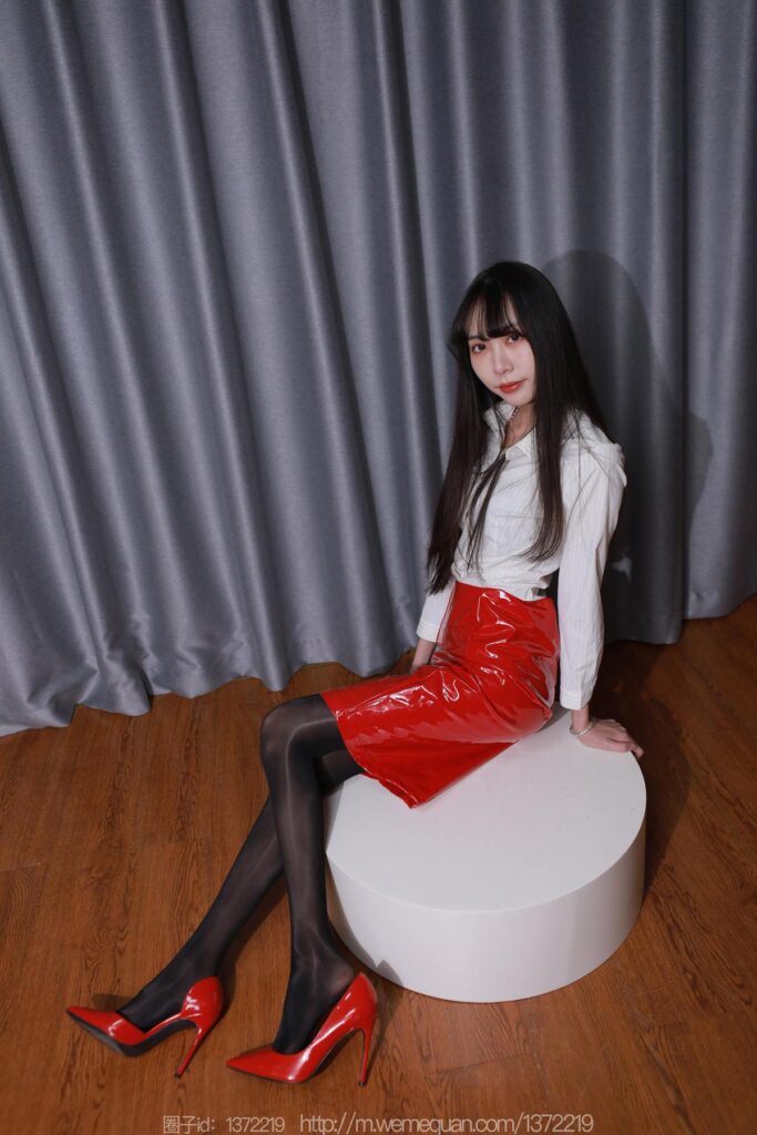 [IESS异思趣向] 2022.12.25 丝享家 1309 团团《红色姓感漆皮》[89P/96MB]插图2