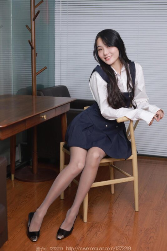 [IESS异思趣向] 2023.1.2 丝享家 1317 婉萍《学苑短裙》[79P/78MB]-无料摄影圈