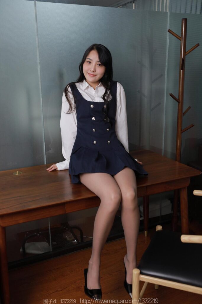 [IESS异思趣向] 2023.1.2 丝享家 1317 婉萍《学苑短裙》[79P/78MB]插图2