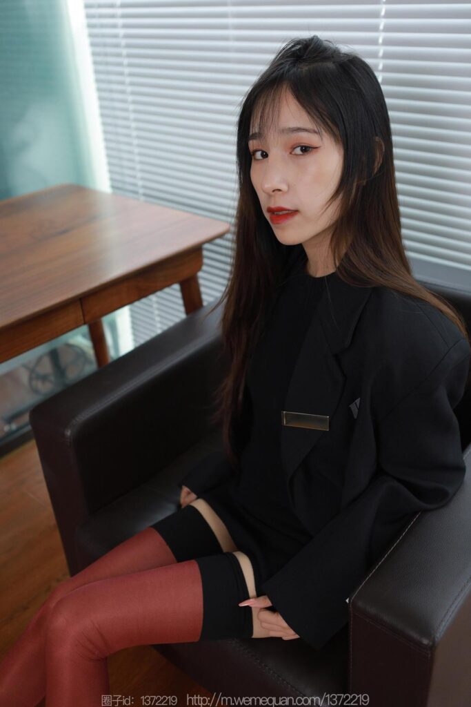 [IESS异思趣向] 2023.1.5 丝享家 1320 美子《半筒红与黑》[90P/87MB]插图2