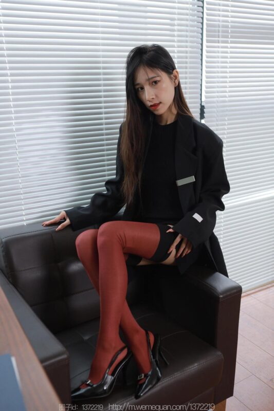 [IESS异思趣向] 2023.1.5 丝享家 1320 美子《半筒红与黑》[90P/87MB]-无料摄影圈