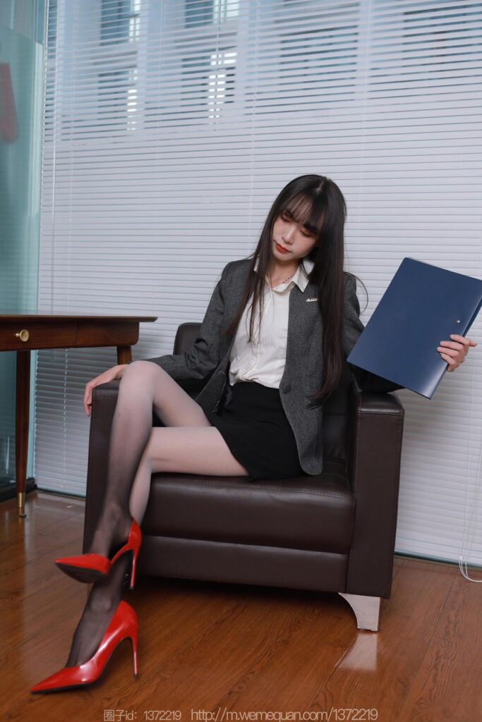 [IESS异思趣向] 2023.1.8 丝享家 1323 团团《黑白渐变》[85P/90MB]插图2