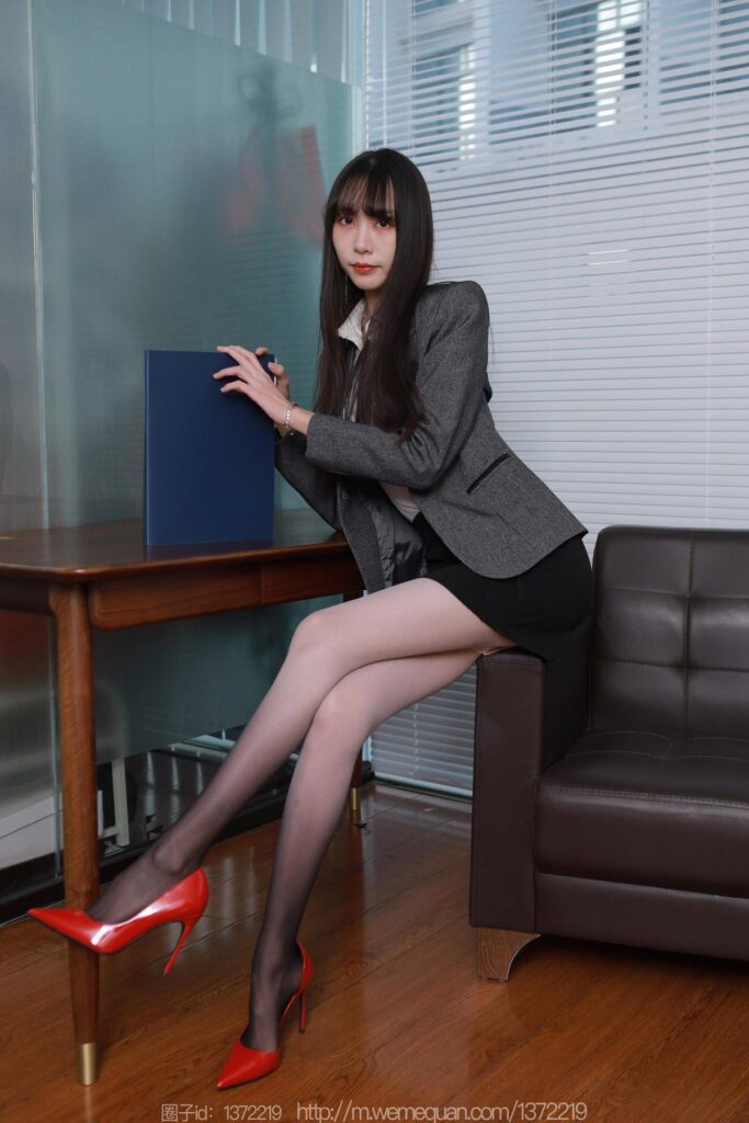 [IESS异思趣向] 2023.1.8 丝享家 1323 团团《黑白渐变》[85P/90MB]插图1