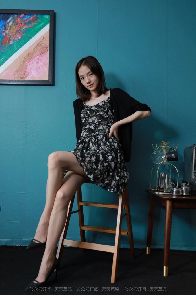 [IESS异思趣向]耽丝 030 小六的碎花短裙 [89P/106MB]插图1