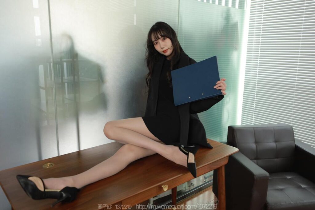 [IESS异思趣向] 2023.1.12 丝享家 1327 团团《长腿西装》[79P/87MB]插图2