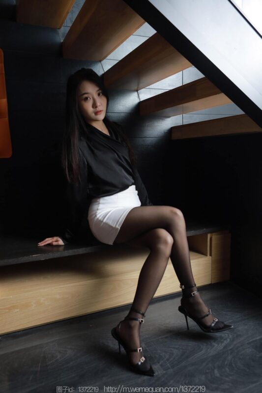 [IESS异思趣向] 2023.1.21 丝享家 1336 婉萍《房间里的OL》[89P/87MB]-无料摄影圈