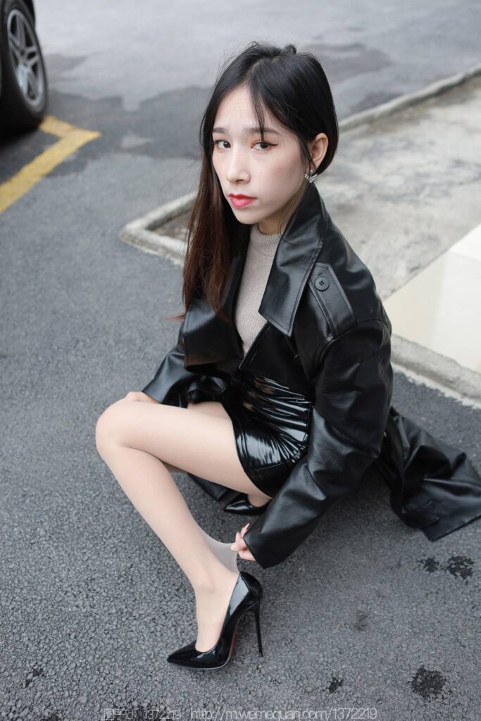 [IESS异思趣向] 2023.2.1 丝享家 1348 美子《狂野皮衣》[87P/89MB]插图1