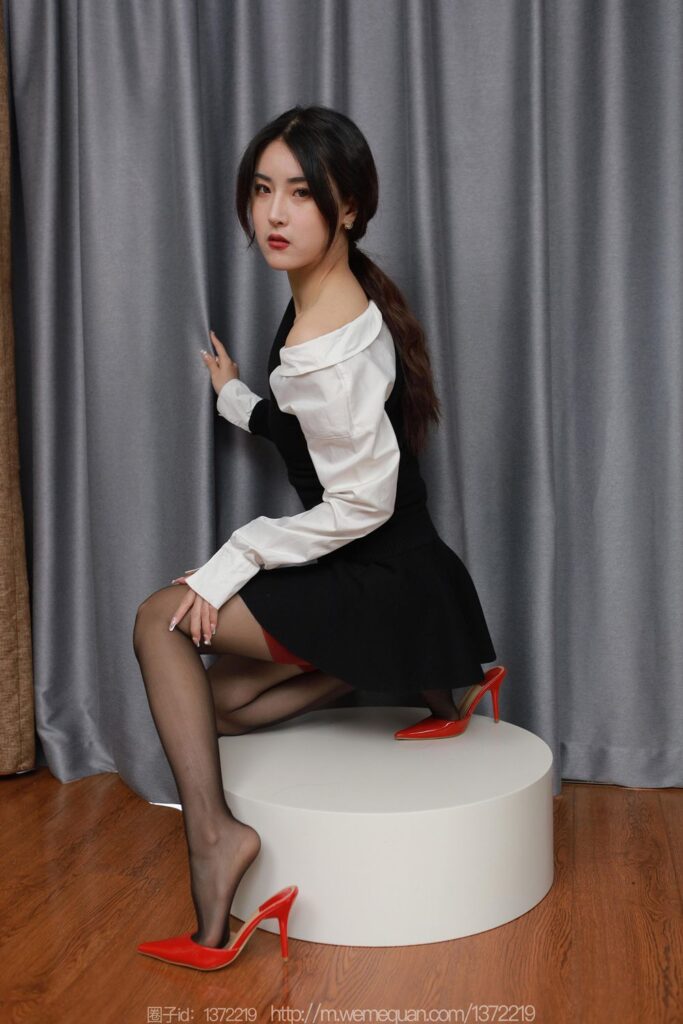 [IESS异思趣向] 2023.2.10 丝享家 1357 小宝《吊带情节》[89P/110MB]插图1