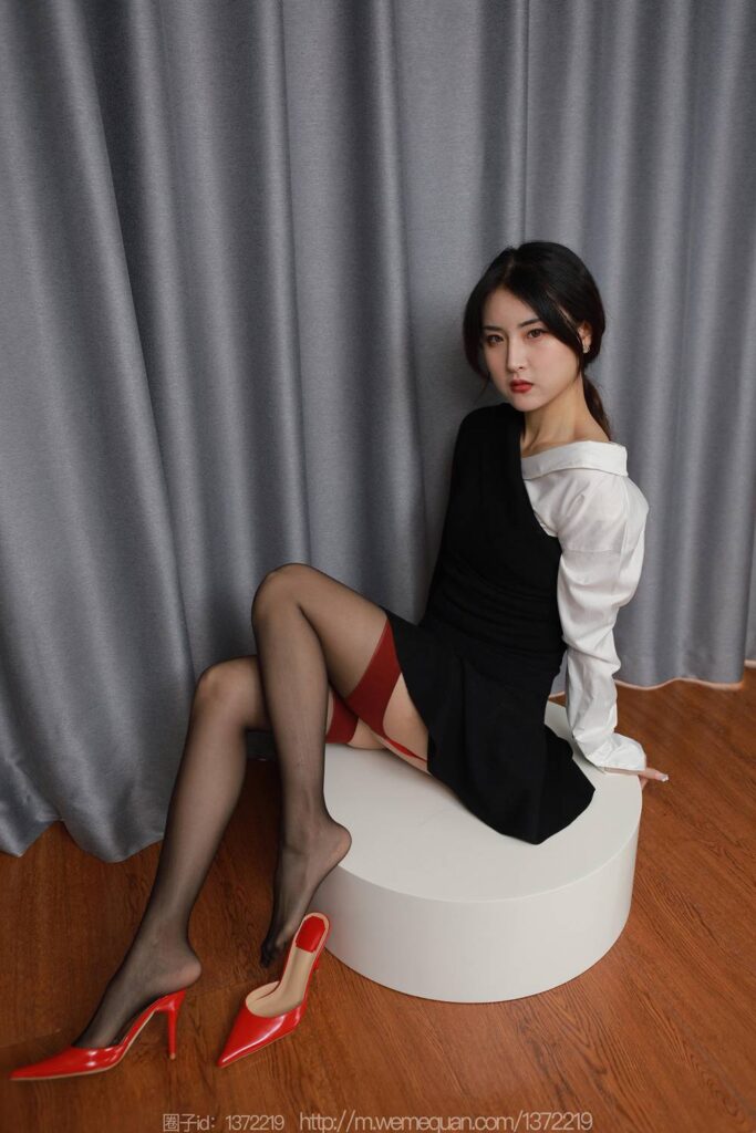 [IESS异思趣向] 2023.2.10 丝享家 1357 小宝《吊带情节》[89P/110MB]插图2