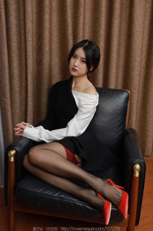 [IESS异思趣向] 2023.2.10 丝享家 1357 小宝《吊带情节》[89P/110MB]-无料摄影圈