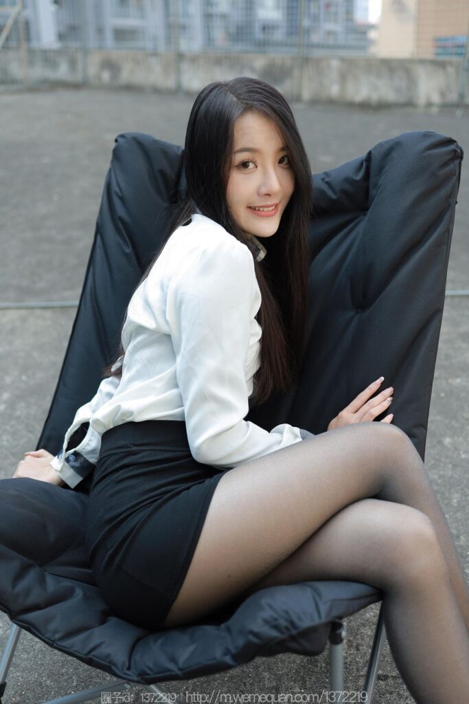 [IESS异思趣向] 2023.2.11 丝享家 1358 婉萍《户外OL》[88P/106MB]插图3