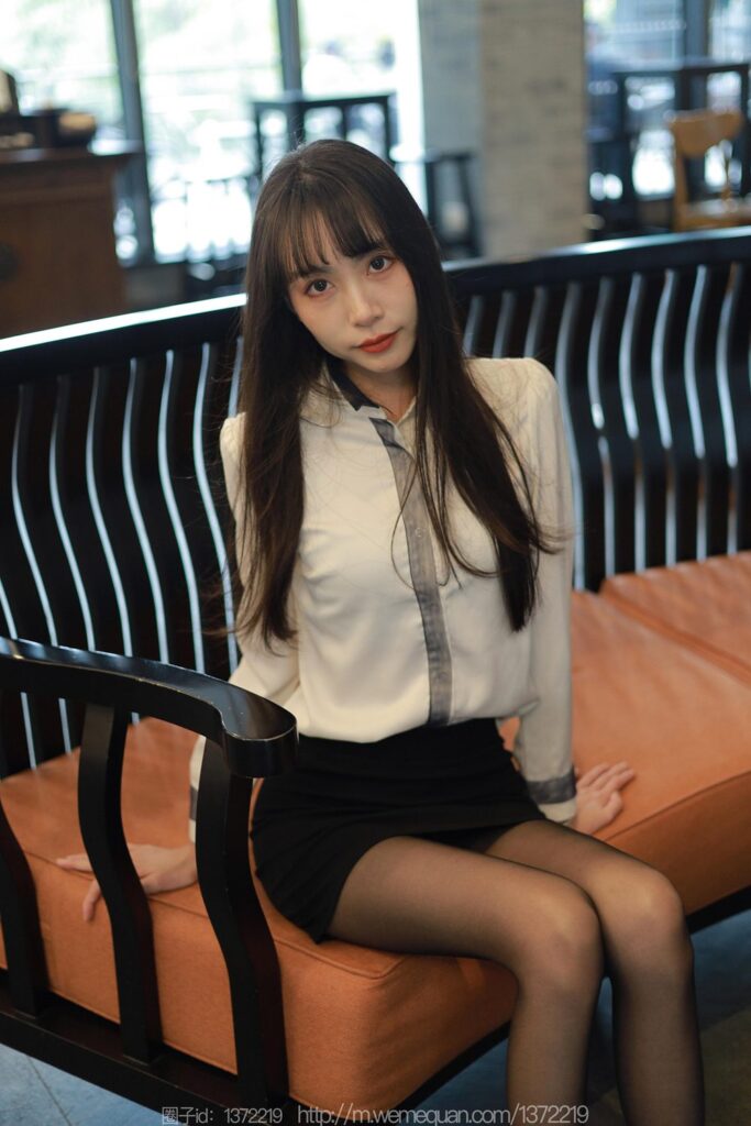 [IESS异思趣向] 2023.2.14 丝享家 1361 团团《美腿下午茶》[93P/98MB]插图2