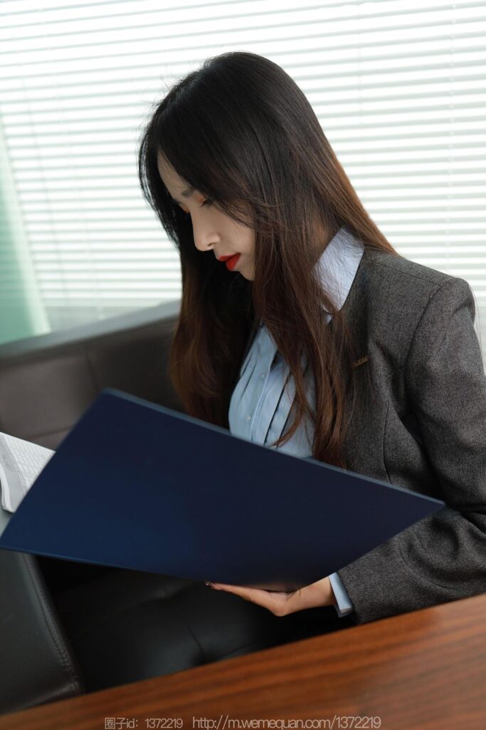 [IESS异思趣向] 2023.2.15 丝享家 1362 美子《桌底游戏》[83P/84MB]插图2