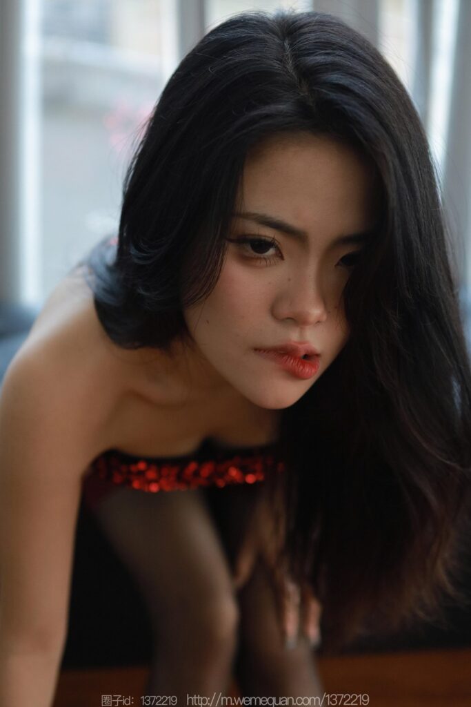 [IESS异思趣向] 2023.2.26 丝享家 1373 兔兔《红裙女神（下）》[85P/94MB]插图2