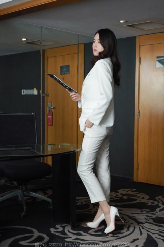 [IESS异思趣向] 2023.2.27 丝享家 1374 小宝《白色裤里丝》[86P/81MB]-无料摄影圈