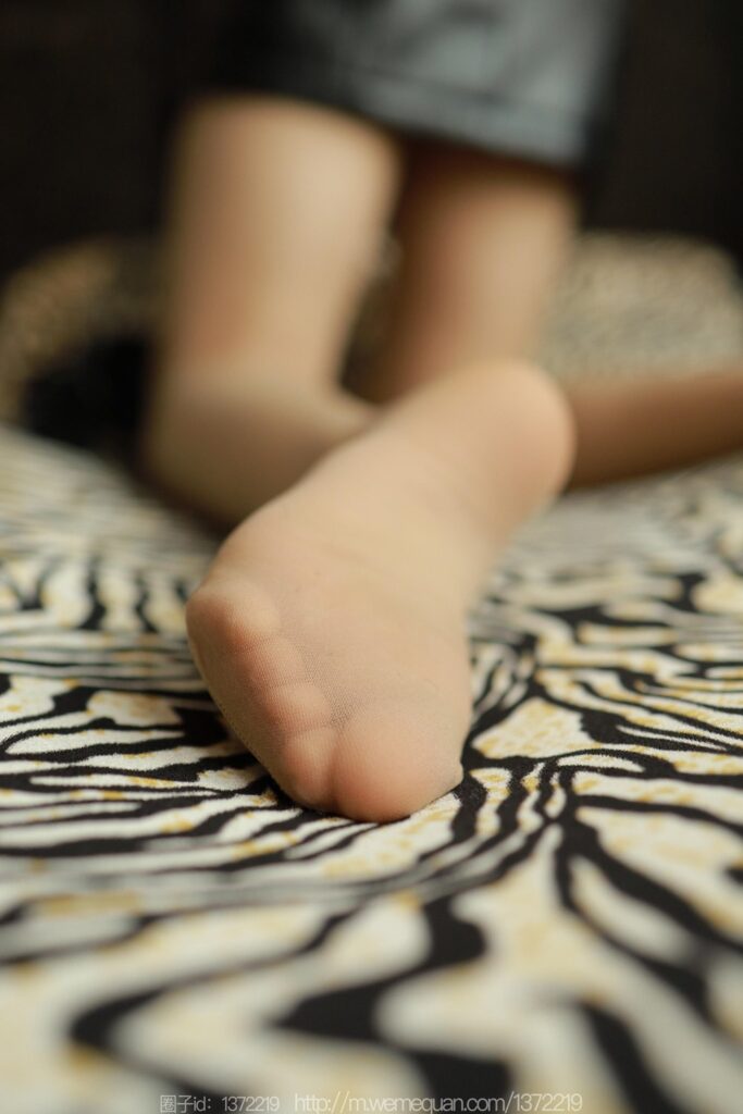 [IESS异思趣向] 2023.3.9 丝享家 1385 小金《笔直长腿》[96P/104MB]插图3