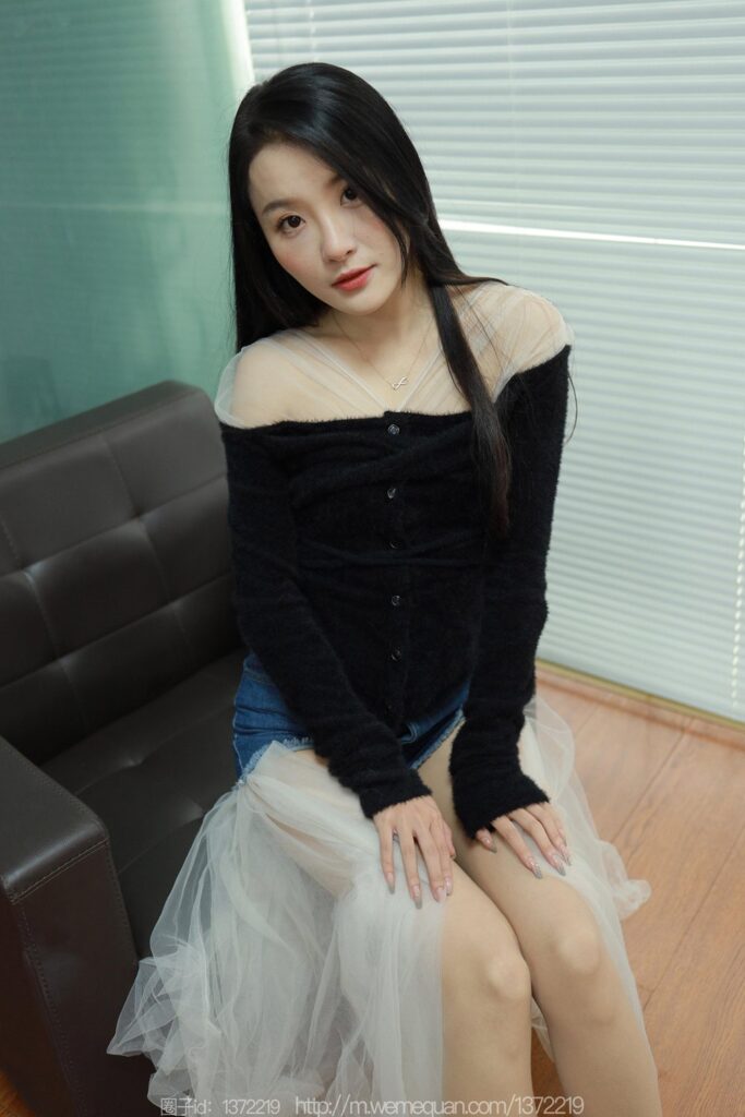 [IESS异思趣向] 2023.3.13 丝享家 1389 婉萍《偶遇单身狗》[90P/92MB]插图2