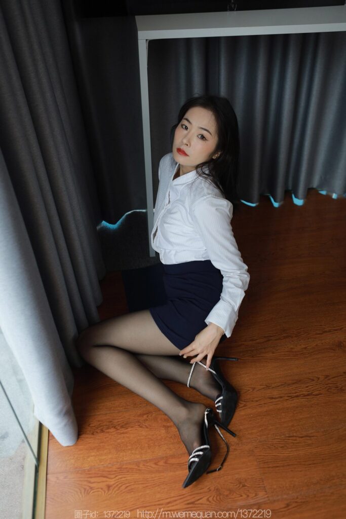 [IESS异思趣向] 2023.3.15 丝享家 1391 小金《落地窗制服》[88P/96MB]插图3