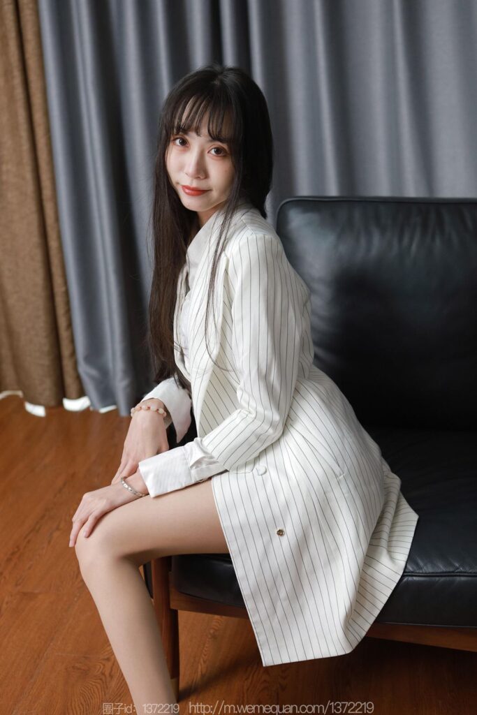 [IESS异思趣向] 2023.3.20 丝享家 1396 团团《白衣红裙玉姐》[89P/100MB]插图1