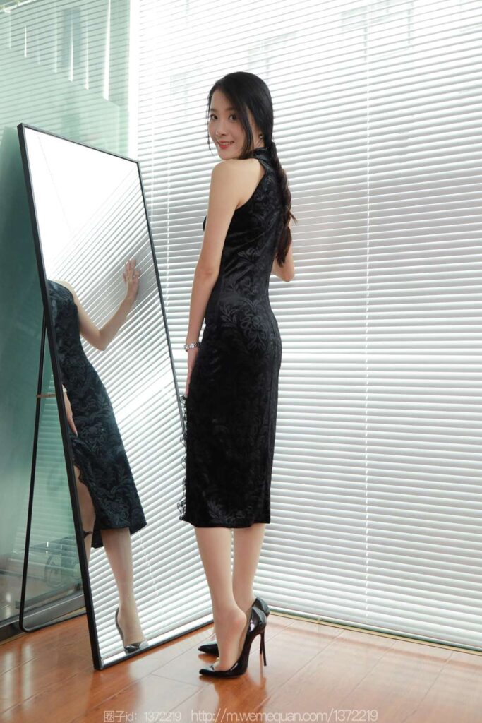 [IESS异思趣向] 2023.3.26 丝享家 1402 婉萍《旗袍俏佳人》[87P/93MB]插图1