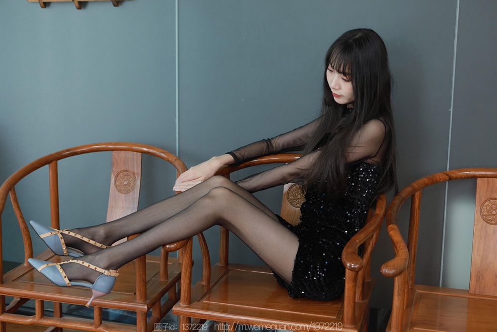 [IESS异思趣向] 2023.4.12 丝享家 1419 团团《亮片嘿丝裙》[83P/99MB]插图3