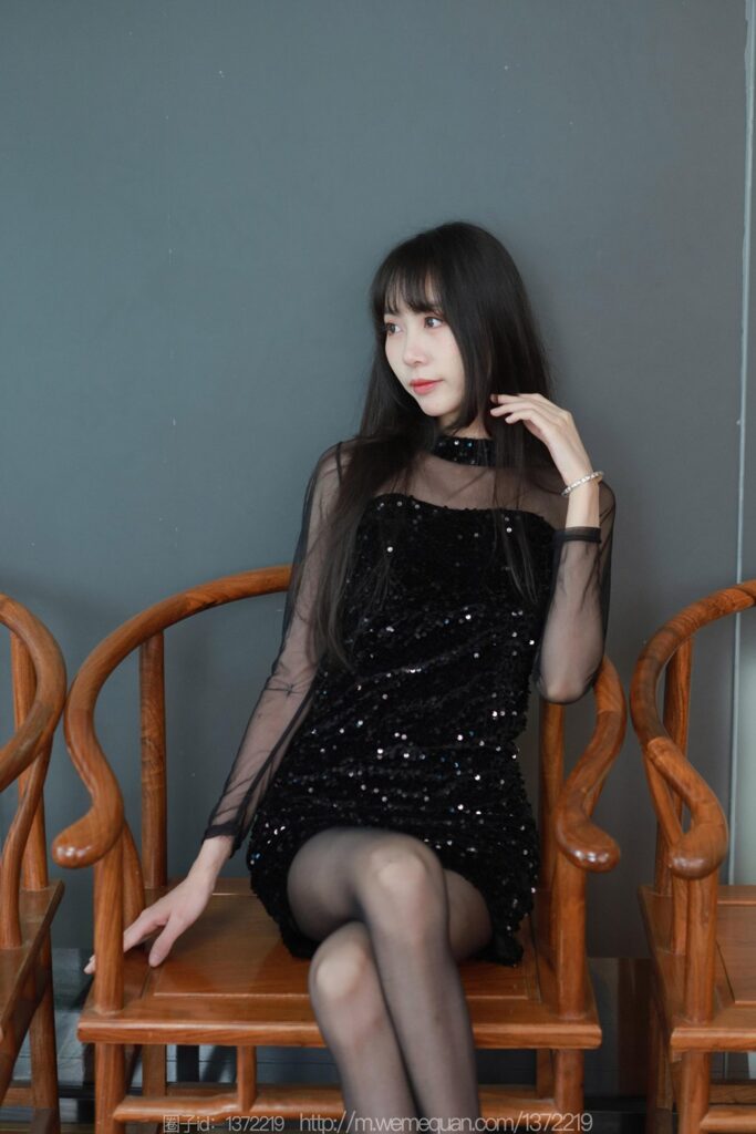 [IESS异思趣向] 2023.4.12 丝享家 1419 团团《亮片嘿丝裙》[83P/99MB]插图2