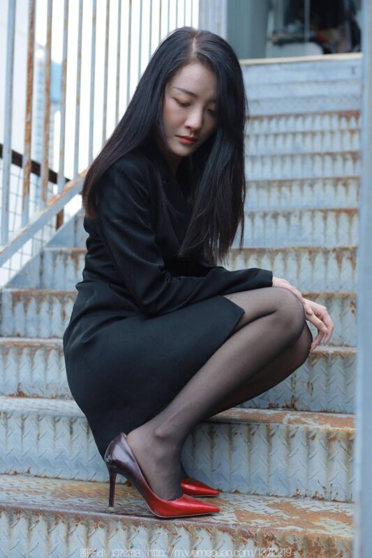 [IESS异思趣向] 2023.4.18 丝享家 1425 婉萍《小辣椒》[85P/96MB]-无料摄影圈