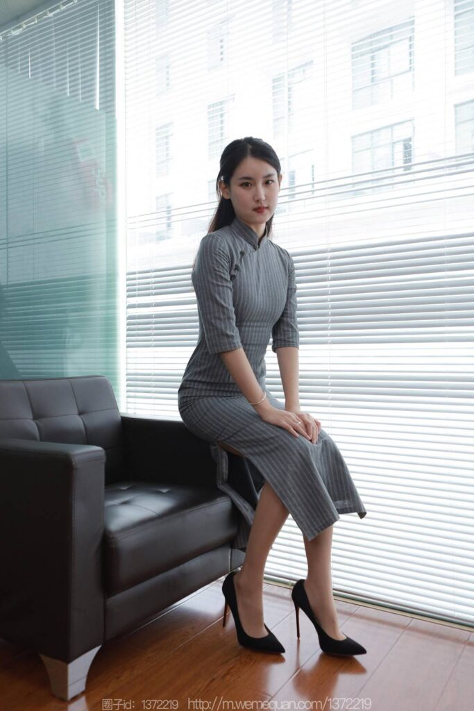 [IESS异思趣向] 2023.4.26 丝享家 1433 小宝《旗袍半筒斯》[87P/95MB]插图1