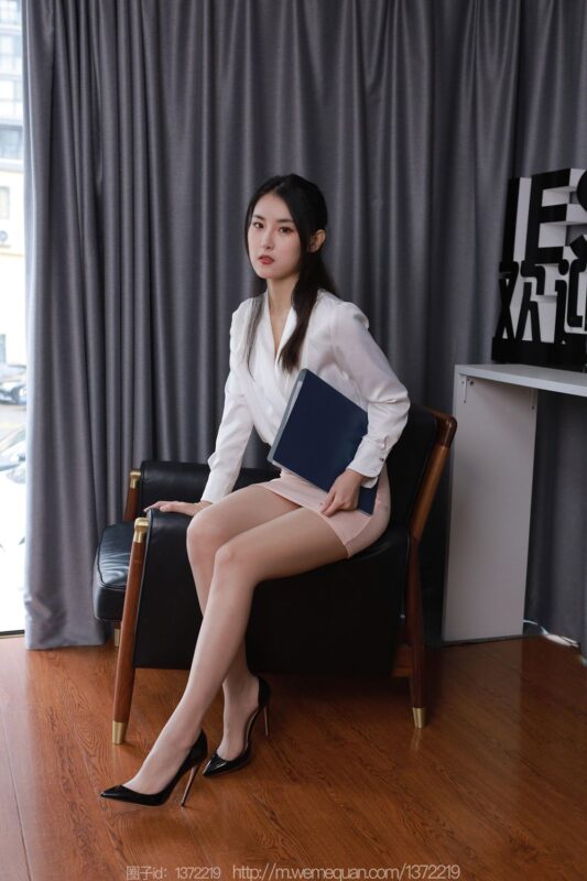 [IESS异思趣向] 2023.5.1 丝享家 1438 小宝《都市OL女神》[87P/92MB]-无料摄影圈