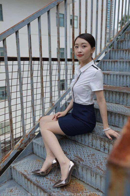 [IESS异思趣向] 2023.5.20 丝享家 1456 小婕《桌上的交易》[89P/86MB]-无料摄影圈