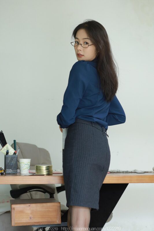 [IESS异思趣向] 2023.6.26 丝享家 1464 小金《红跟OL》[83P/81MB]-无料摄影圈