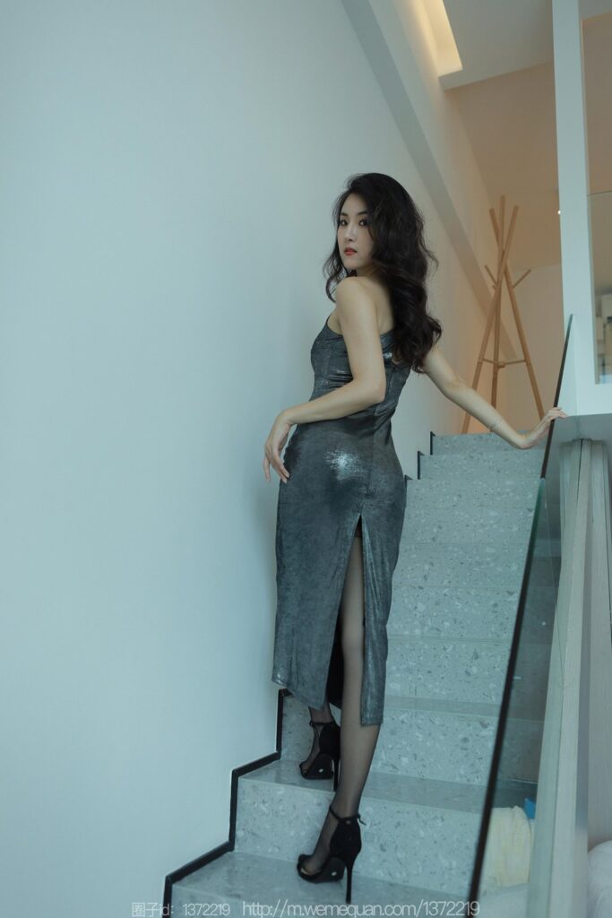 [IESS异思趣向] 2023.6.29 丝享家 1467 小宝《液体金属裙》[80P/85MB]插图1