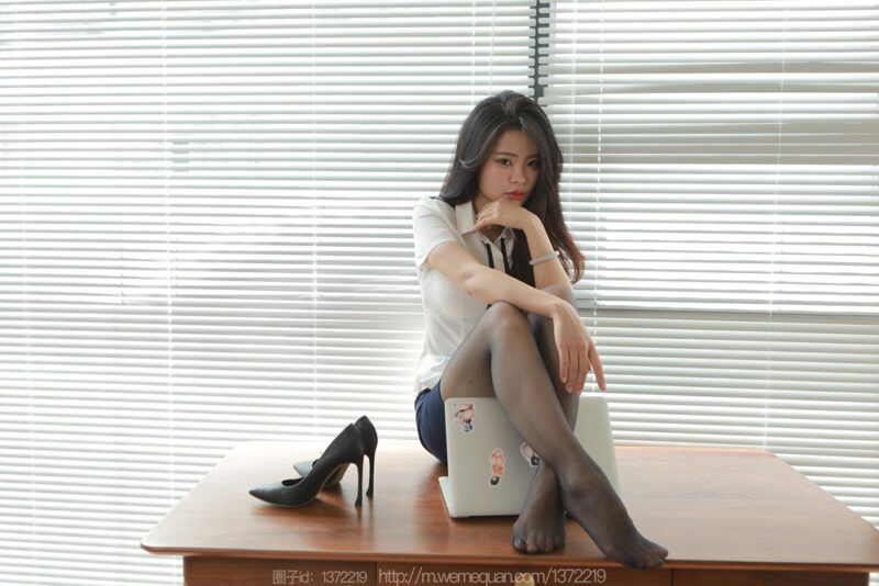 [IESS异思趣向] 2023.7.3 丝享家 1470 兔兔《一字马》[87P/73MB]-无料摄影圈