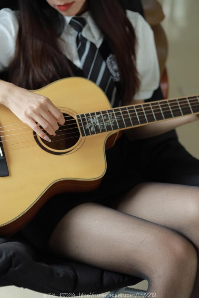 [IESS异思趣向] 2023.7.9 丝享家 1475 美子《弹弹吉他》[87P/80MB]插图1