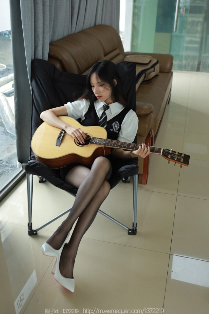 [IESS异思趣向] 2023.7.9 丝享家 1475 美子《弹弹吉他》[87P/80MB]插图2