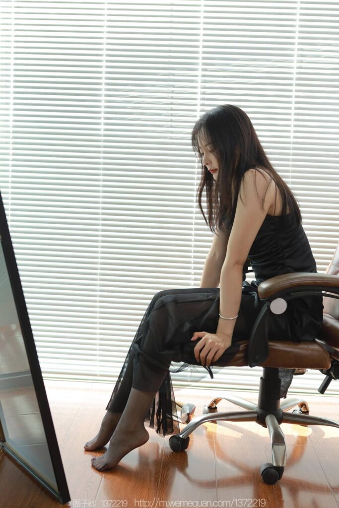 [IESS异思趣向] 2023.7.12 丝享家 1478 小金《黑色蒙娜丽莎》[84P/85MB]插图3