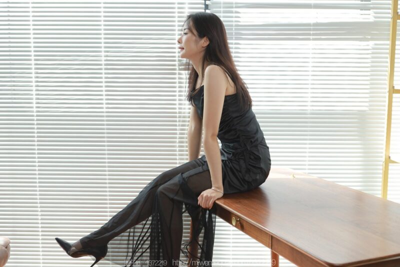 [IESS异思趣向] 2023.7.12 丝享家 1478 小金《黑色蒙娜丽莎》[84P/85MB]-无料摄影圈