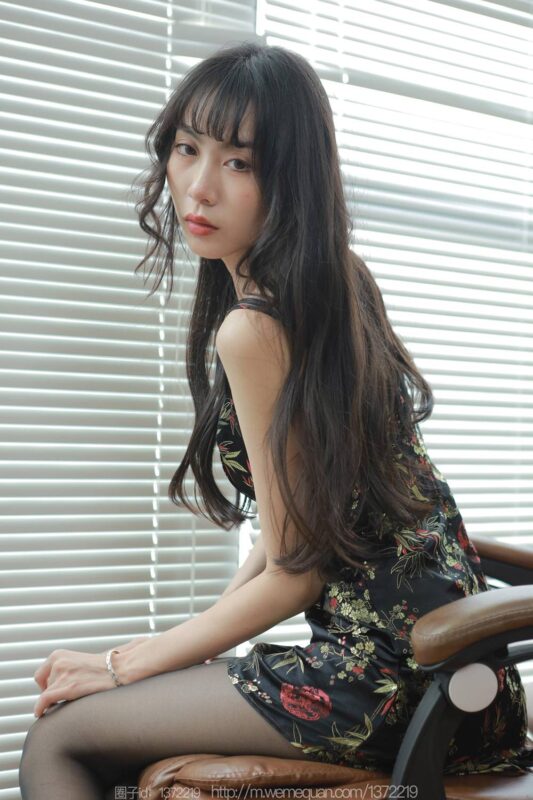 [IESS异思趣向] 2023.7.20 丝享家 1485 团团《长长的月退》[78P/85MB]-无料摄影圈