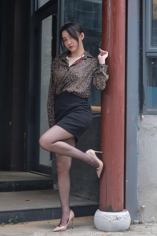 [IESS异思趣向] 2023.7.24 丝享家 1488 秋秋《孤身走暗巷》[85P/94MB]-无料摄影圈