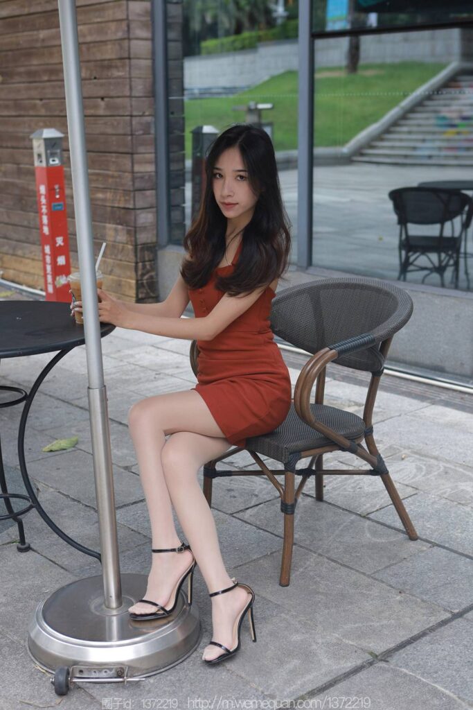 [IESS异思趣向] 2023.7.27 丝享家 1492 美子《街头丽人》[87P/104MB]插图1