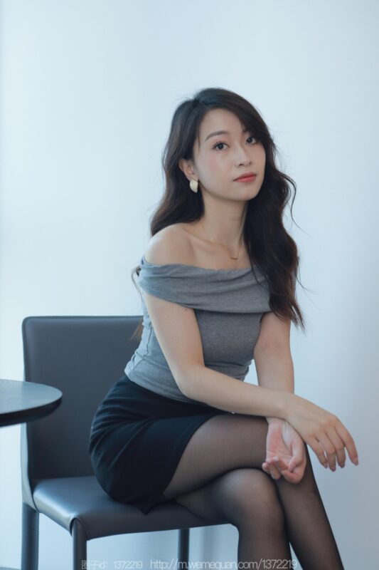 [IESS异思趣向] 2023.7.31 丝享家 1494 小婕《紧身的包臀裙》[85P/71MB]-无料摄影圈