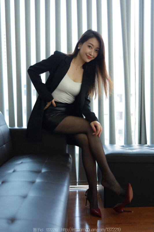 [IESS异思趣向] 2023.8.9 丝享家 1502 小婕《风一样的女人》[90P/97MB]-无料摄影圈