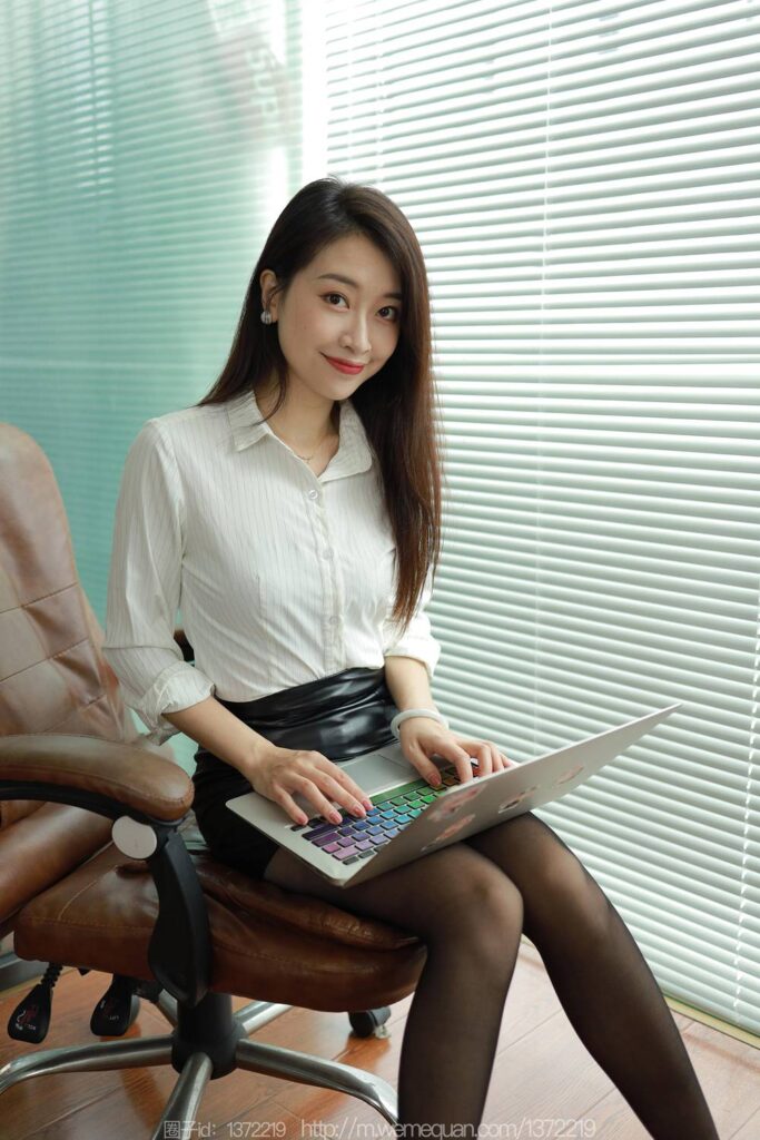 [IESS异思趣向] 2023.8.24 丝享家 1515 小婕《疯狂星期四》[87P/99MB]插图3