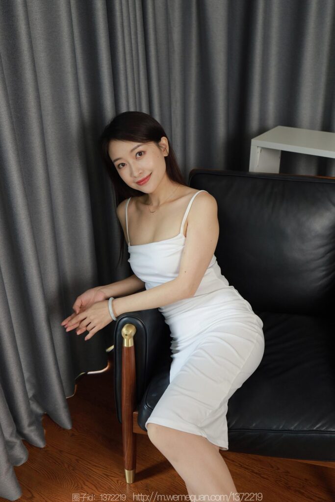 [IESS异思趣向] 2023.8.30 丝享家 1520 小婕《白色包臀裙》[82P/94MB]插图1