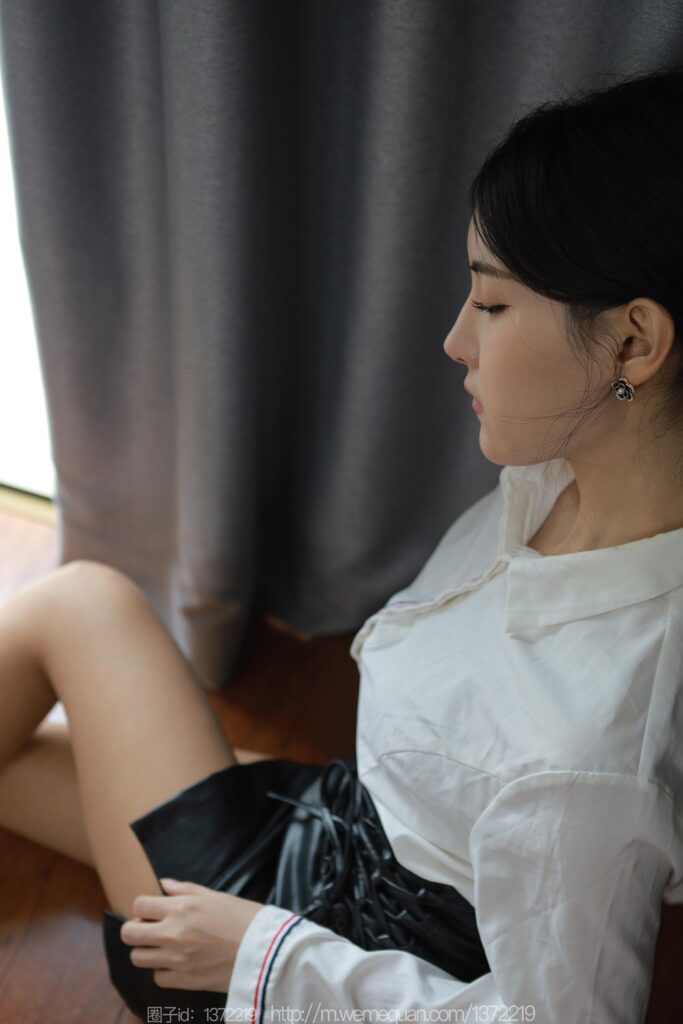 [IESS异思趣向] 2023.10.01 丝享家 1547 小宝《不开灯的房间》[77P/74MB]插图3