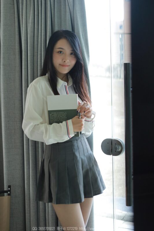 [IESS异思趣向] 2023.10.05 丝享家 1551 婉萍《爱看书的女人》[84P/79MB]-无料摄影圈