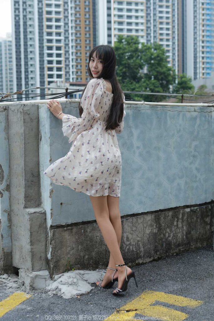 [IESS异思趣向] 2023.10.15 丝享家 1559 团团《风吹裙子》[82P/82MB]插图1