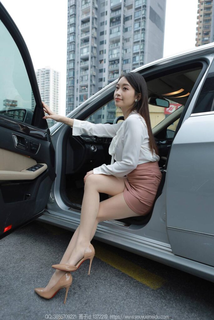 [IESS异思趣向] 2023.10.16 丝享家 1560 小婕《车里车外》[84P/78MB]插图2