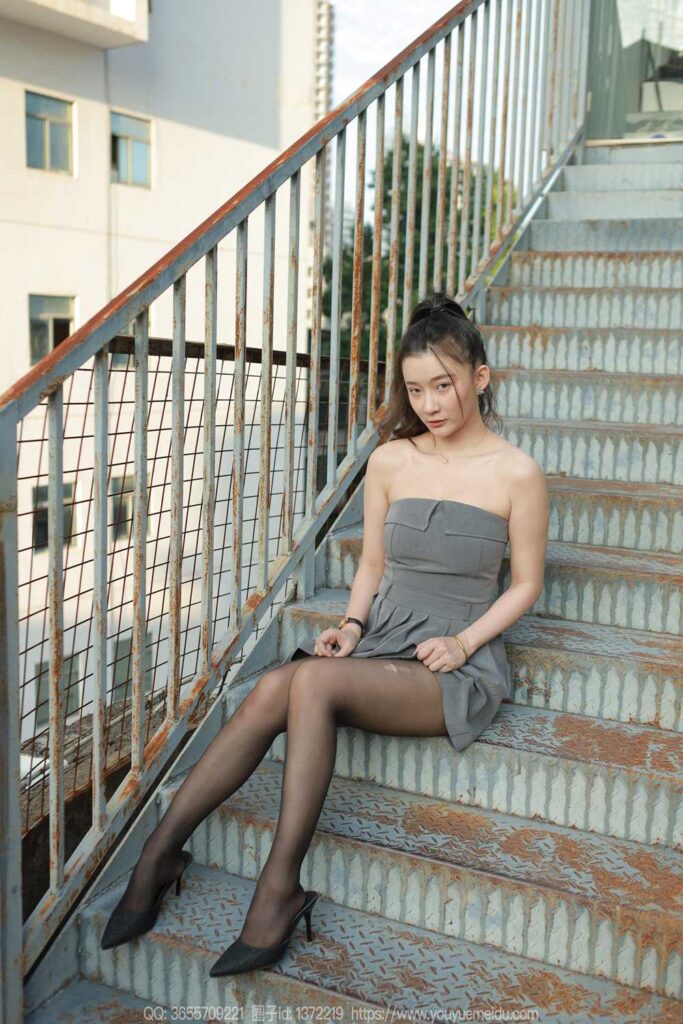 [IESS异思趣向] 2023.11.01 丝享家 1574 秋秋《灰色小礼裙》[78P/99MB]插图1